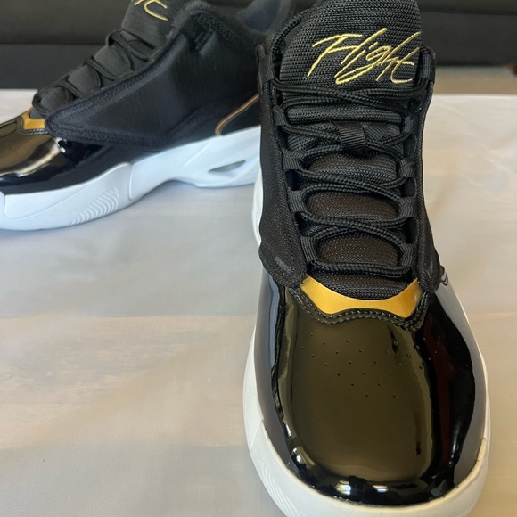 Jordan Max Aura 4 black/gold - Picture 1 of 7